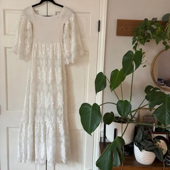 chinese dress ladies Alice + Olivia Maxi Dress Vandy White Lace-Paneled Satin Size Extra Sm   Celebrity Owned